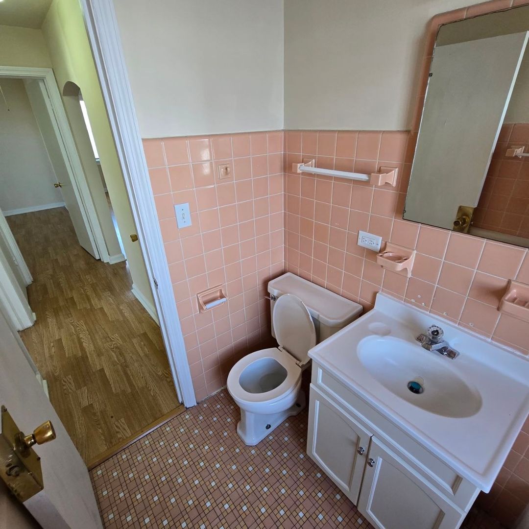 River Forest Apartment: 1534 N Harlem Ave