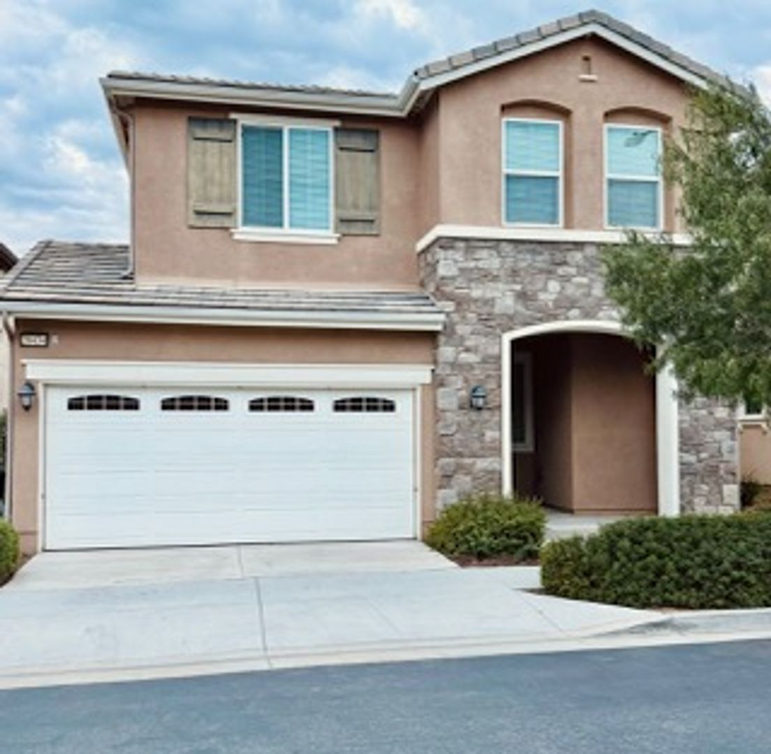 Highland House: 28434 Sunflower Street