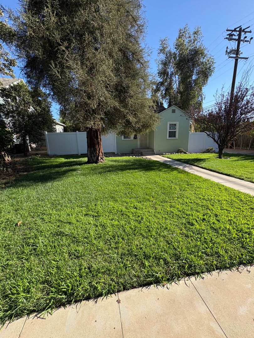 Redlands House: 810 Campus Avenue   # 1