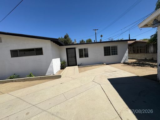 This 2-bedroom, 1-bath back duplex has been refreshed and is ready for its next residents.