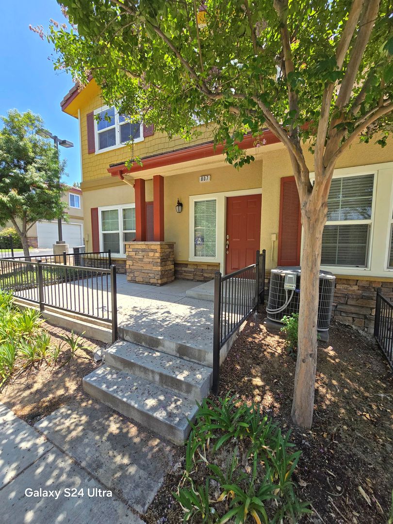 Redlands House: 1510 Orange Avenue    # 807