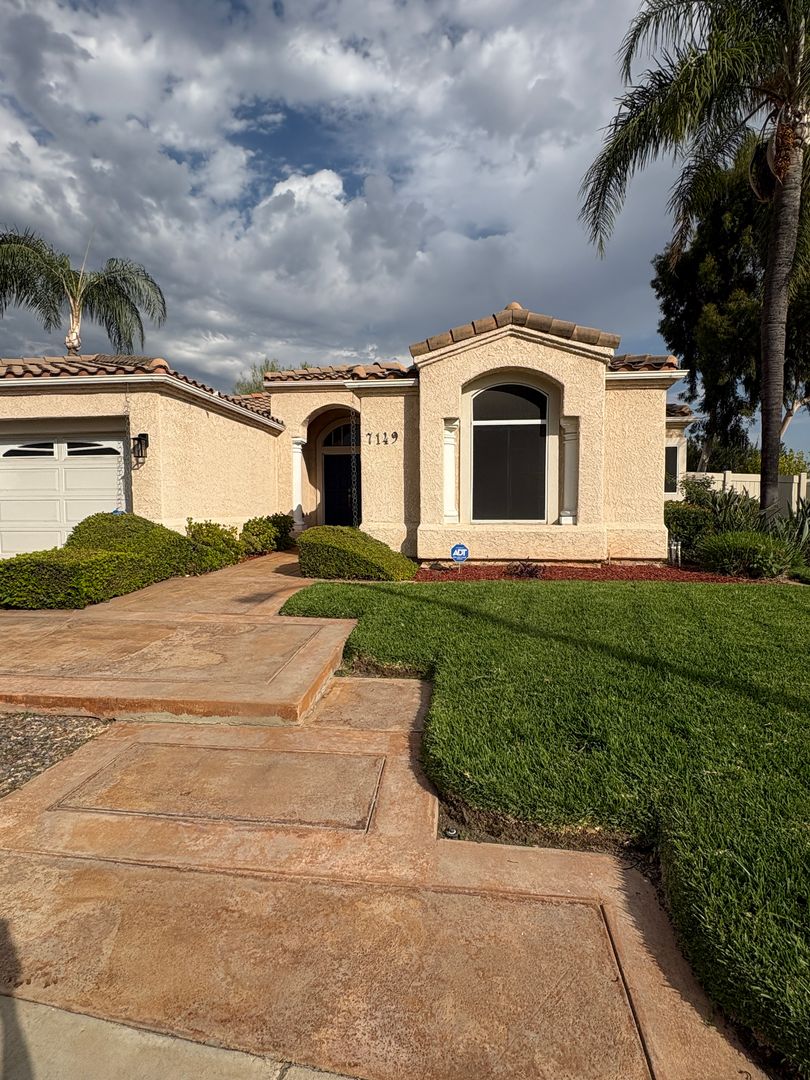 Highland House: 7149 Rockspring Lane