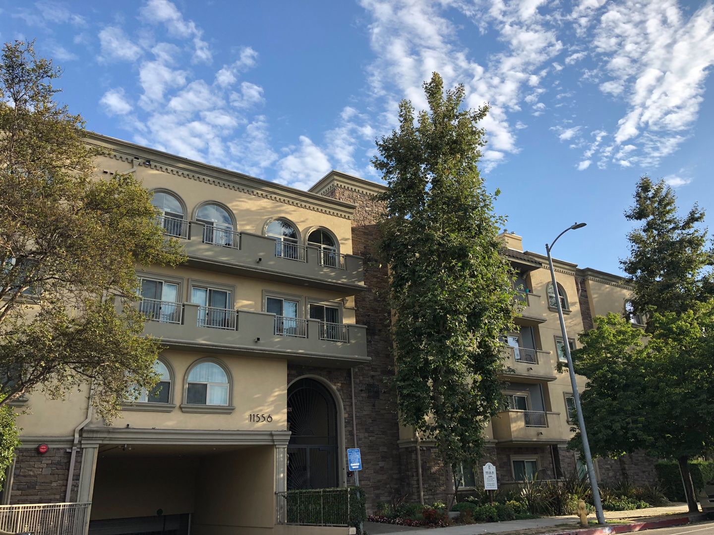 North Hollywood Apartment: 11556 Burbank Blvd.