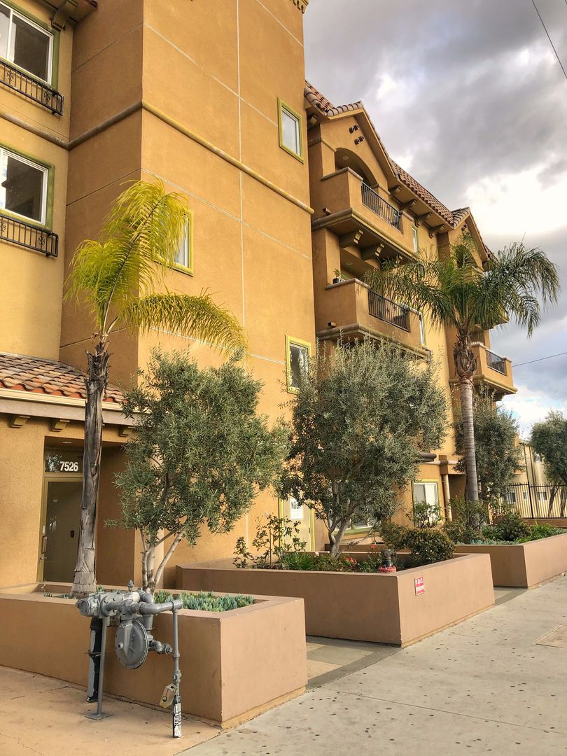 North Hollywood Apartment: 7526 N. Laurel Cyn