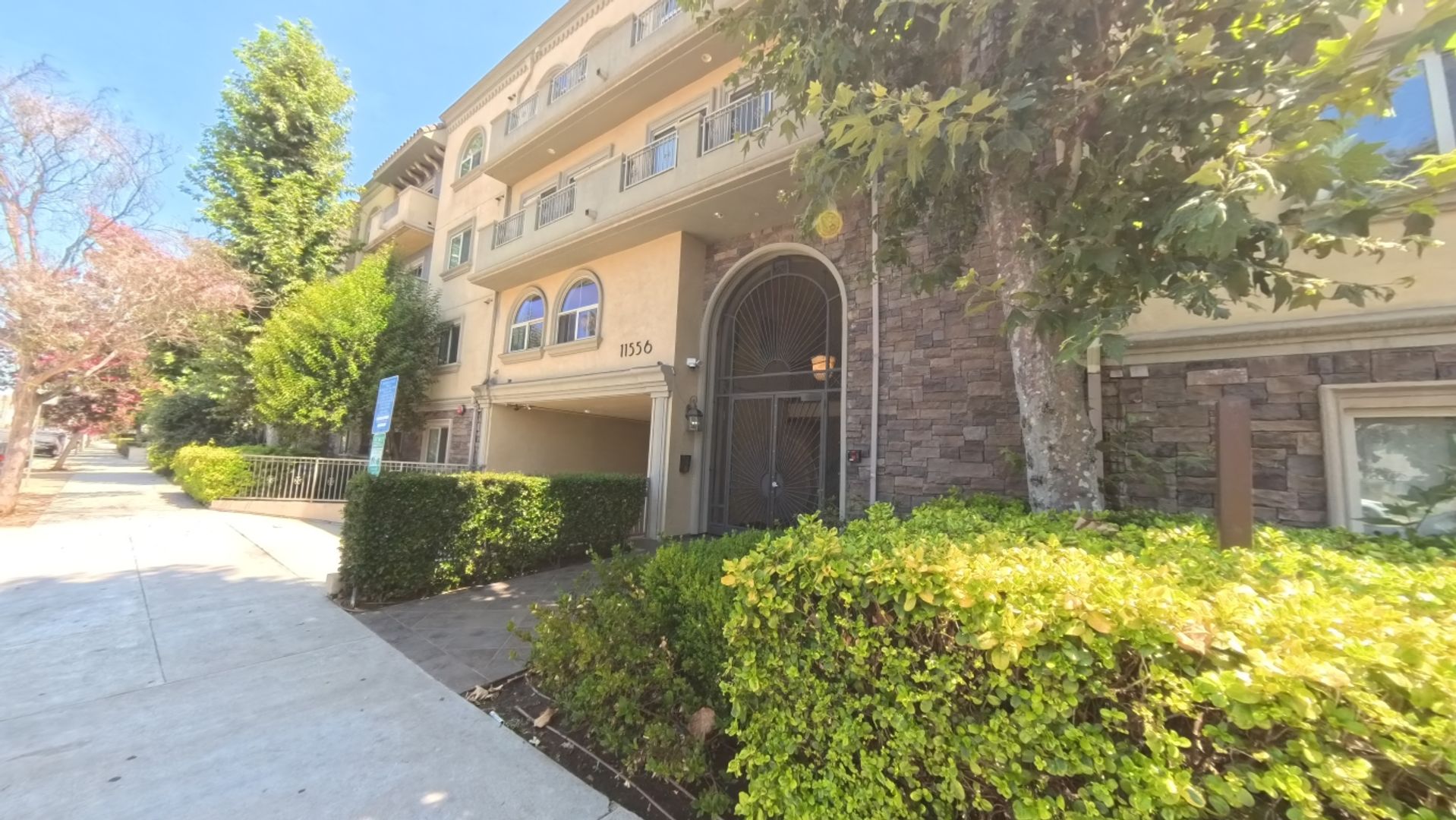 North Hollywood Apartment: 11556 Burbank Blvd.