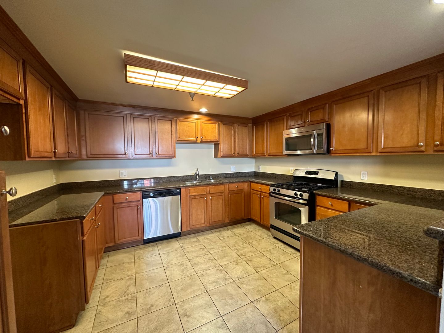 North Hollywood Apartment: 7526 N. Laurel Cyn