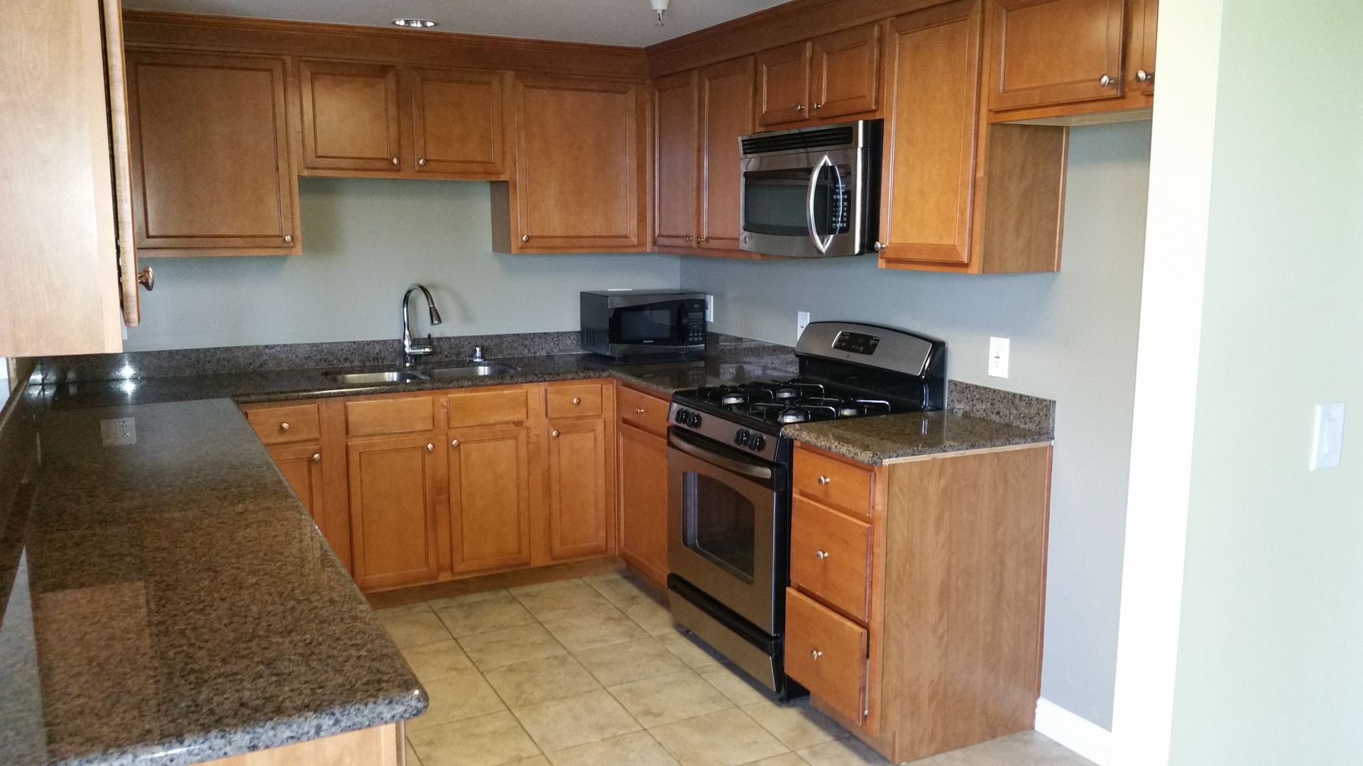 North Hollywood Apartment: 7526 N. Laurel Cyn