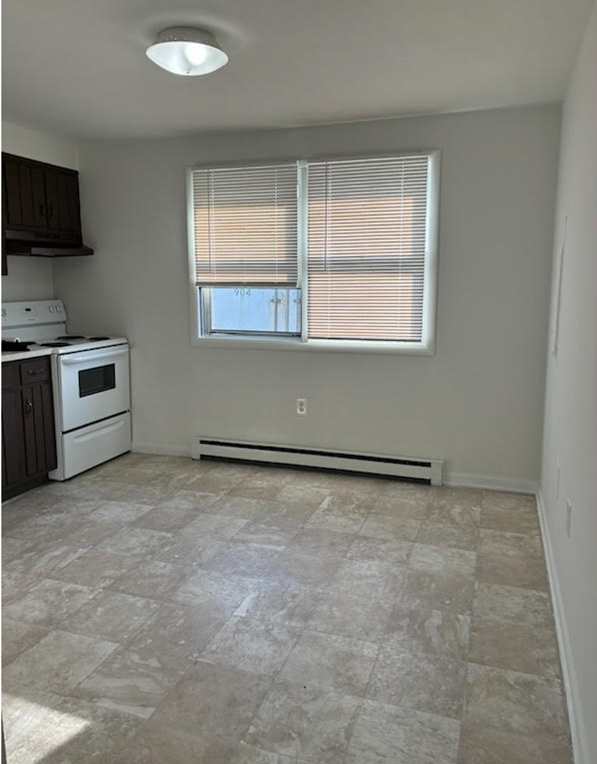 Hanover Apartment: Driftwood Court