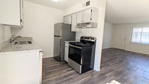 2 bedroom 1 bath upstairs corner unit – photo 1