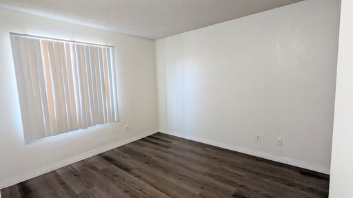 2 bedroom 1 bath with a yard – photo 1
