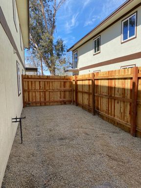 2 bedoom 1 bath spacious remodeled home downstairs – photo 1