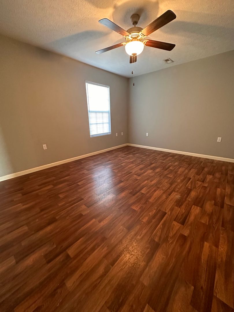 Russellville Apartment: Cole Road Properties