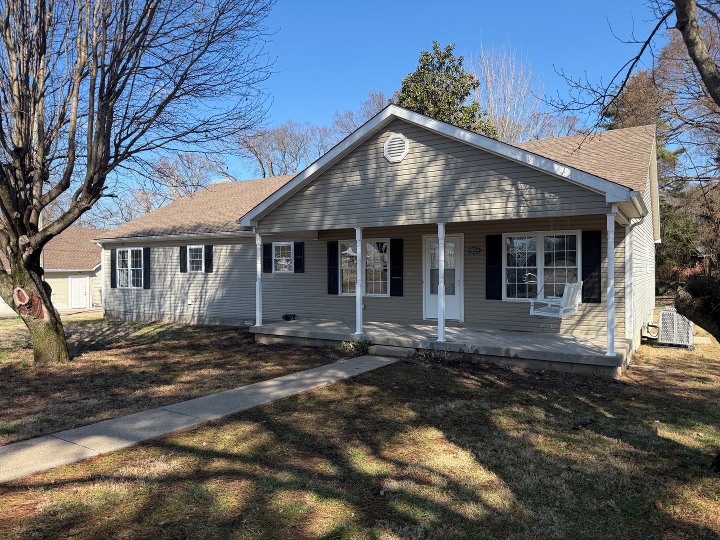 Russellville Apartment: 811/813/815/825 Nashville St