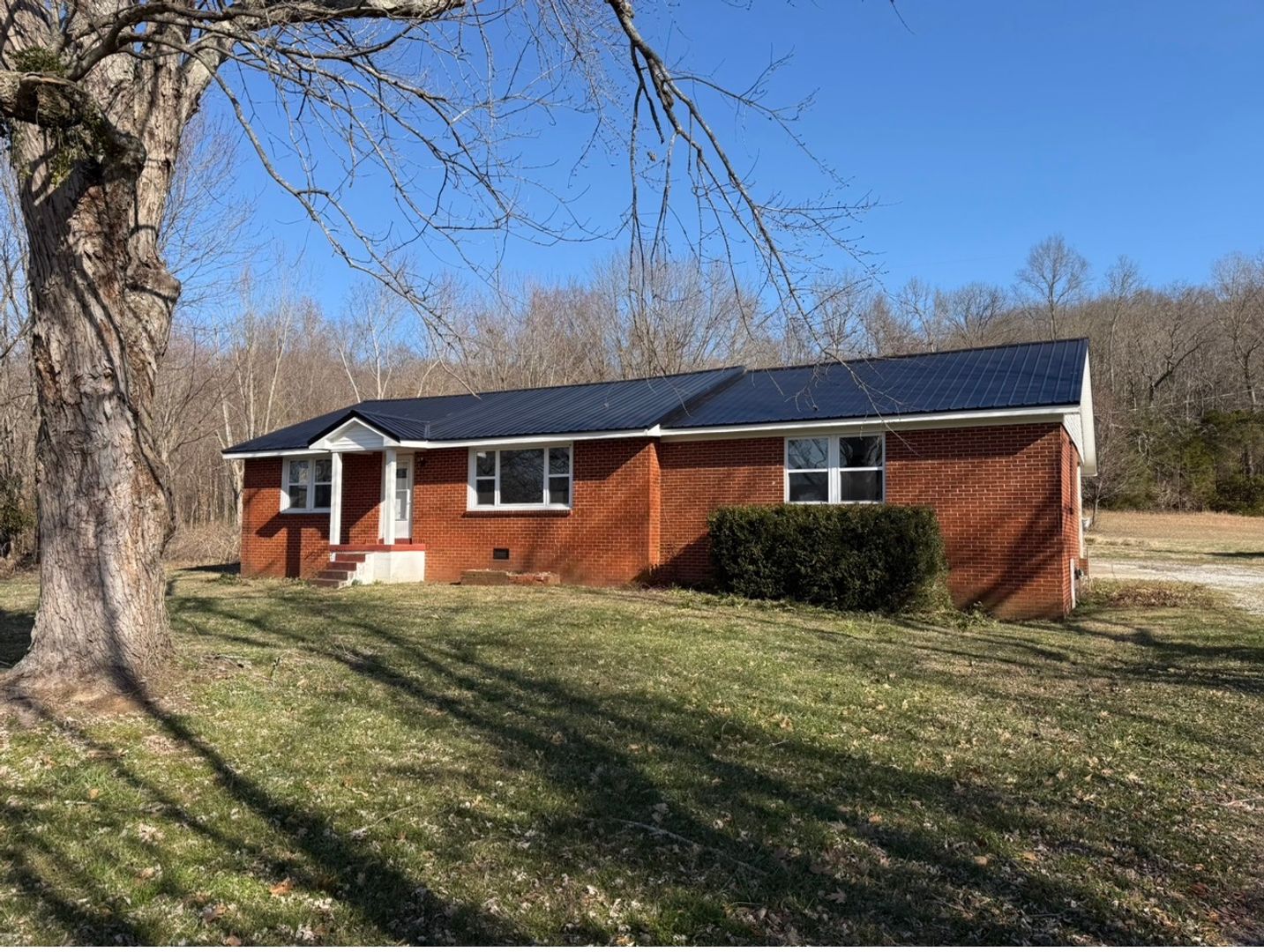 Russellville House: 182 Tom Graham Rd