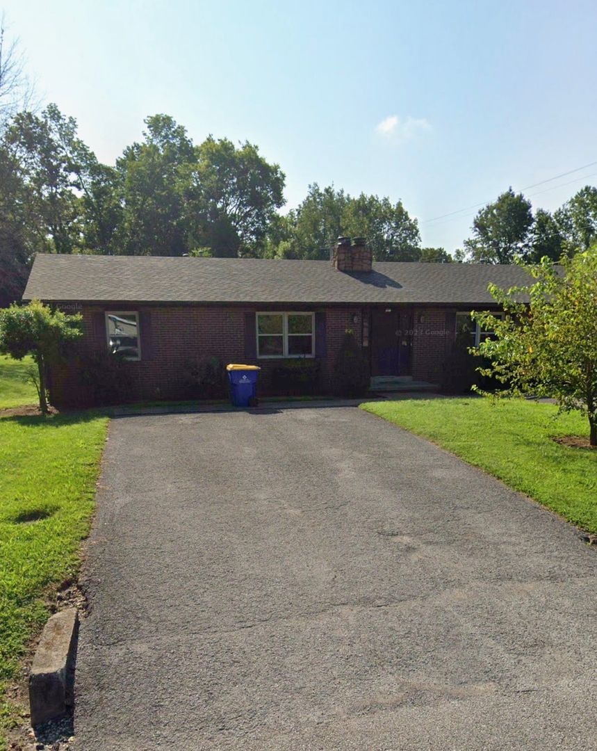 Bowling Green Apartment: 2720 Debbie Dr