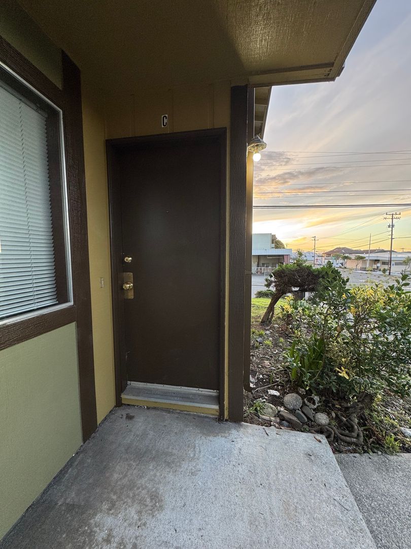 Eureka Apartment: 233 W. 15th Street