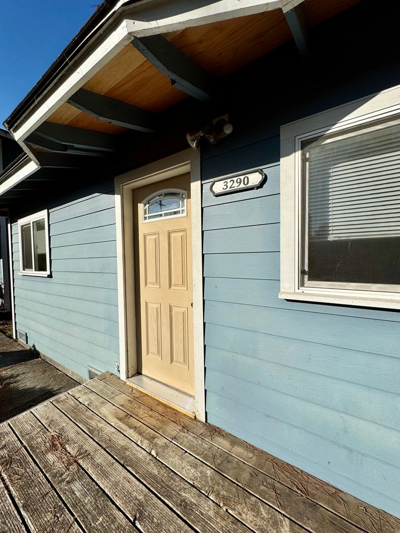 Arcata Apartment: 3280 West End Road