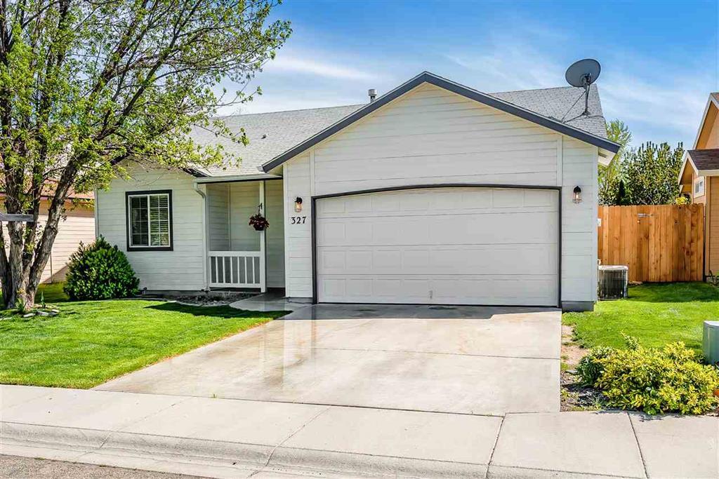 Kuna House: 327 W Hesston St