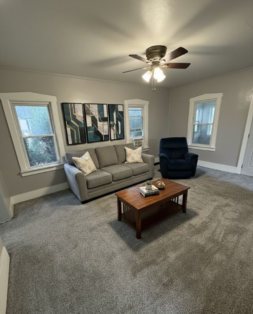 Charming 2-Bed, 1-Bath Single-Family Home for Rent!