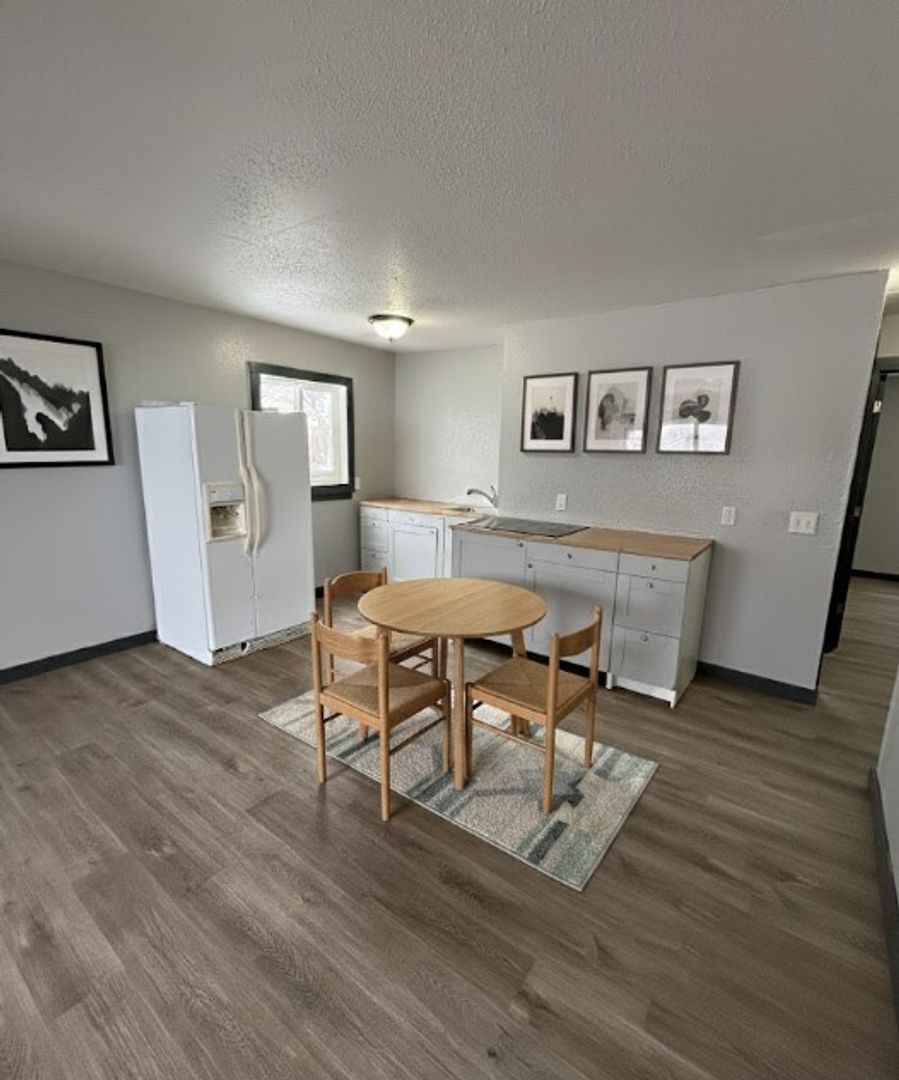 Waterloo Apartment: 709 W 3rd St