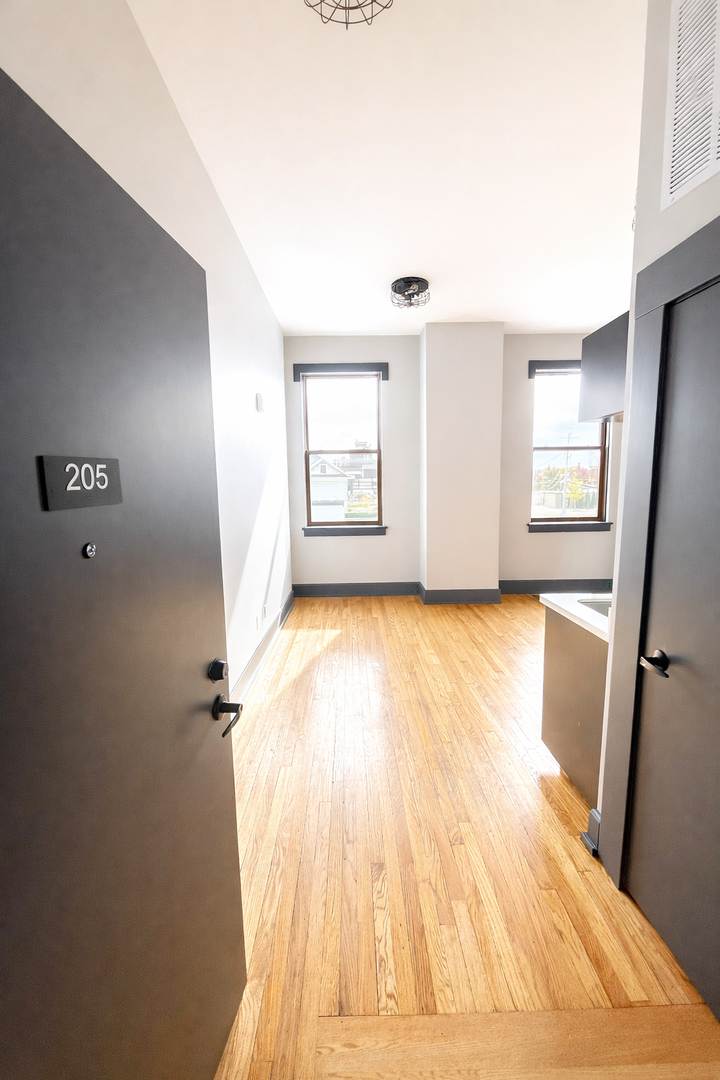 Waterloo Apartment: 302 Commercial St