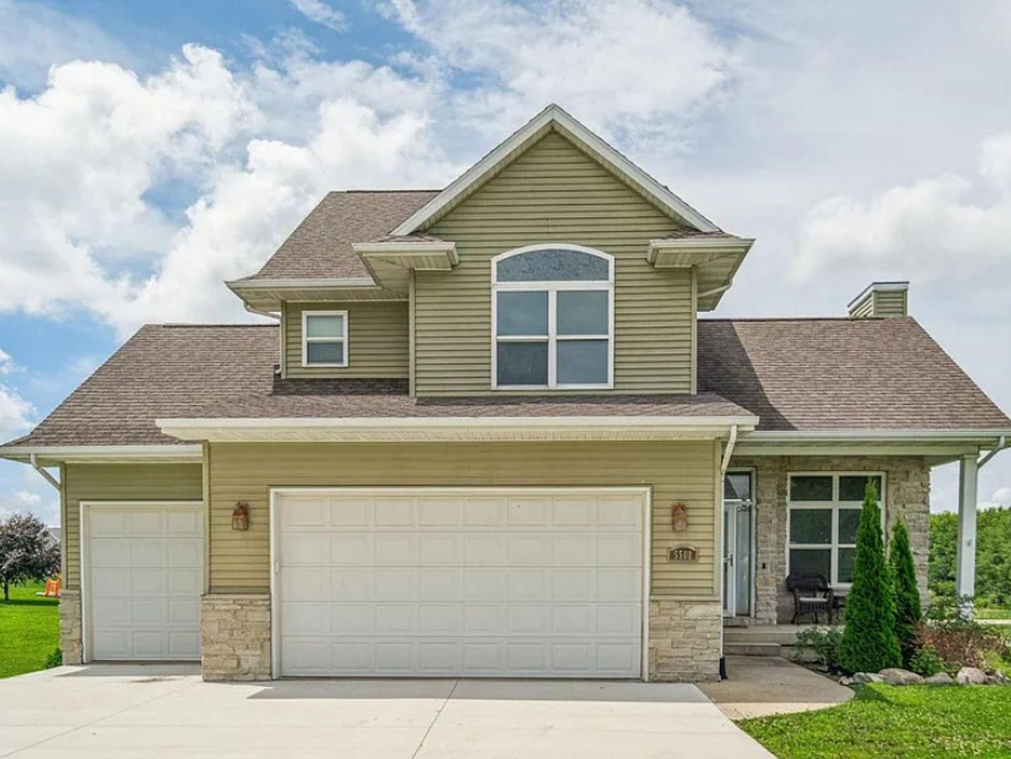 Waterloo House: 5508 Summerland Dr