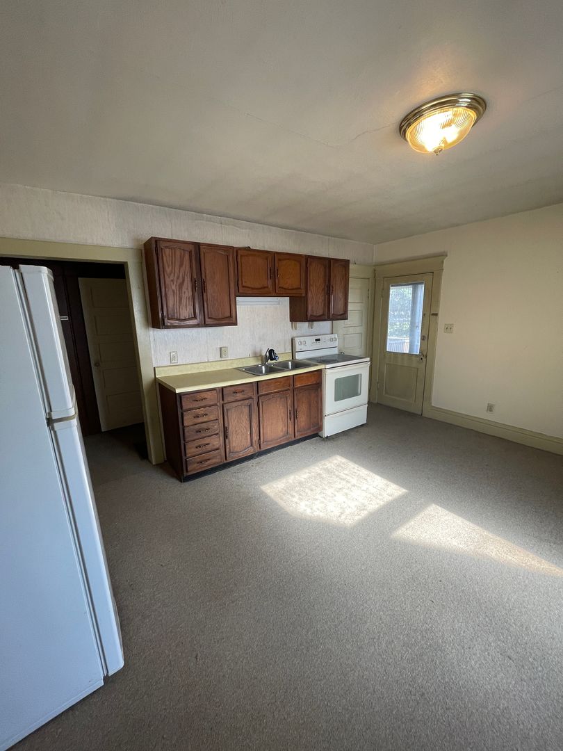 Waterloo Apartment: 723 - 723 1/2 South St