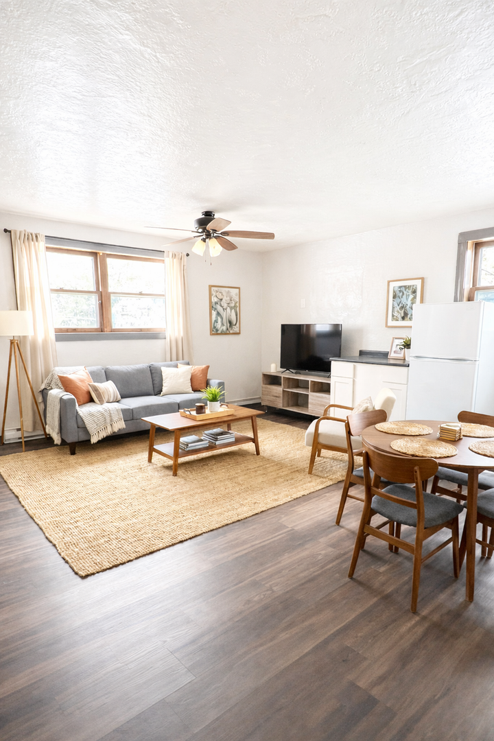 Waterloo Apartment: 709 W 3rd St