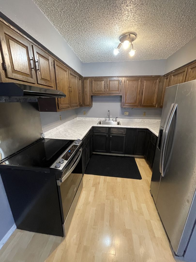 Waterloo Apartment: 1224 Oleson Rd