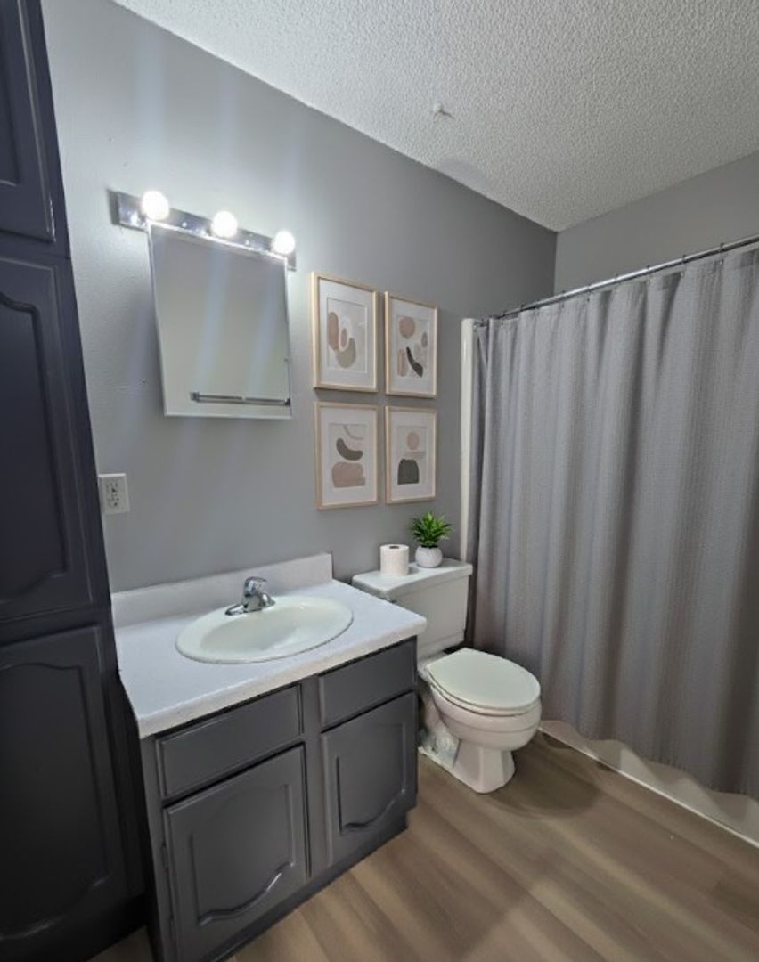 Waterloo Apartment: 130 Sherwood Ct