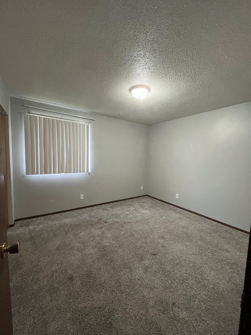 Waterloo Apartment: 3759 W 9th St