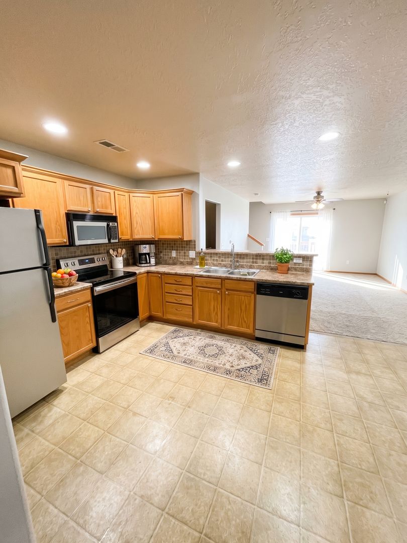1325 Creekside Ct 12 of 12