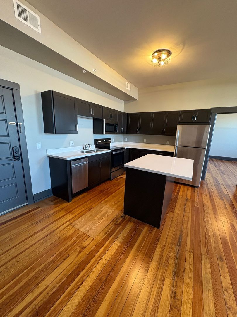 Waterloo Apartment: 302 Commercial St