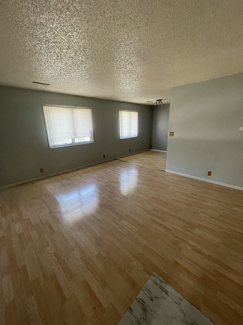 Waterloo Apartment: 1224 Oleson Rd