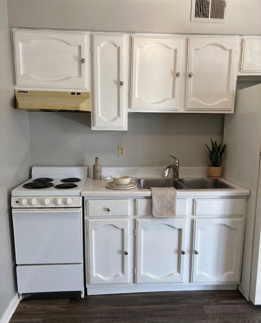 Waterloo Apartment: 125 Sherwood Ct