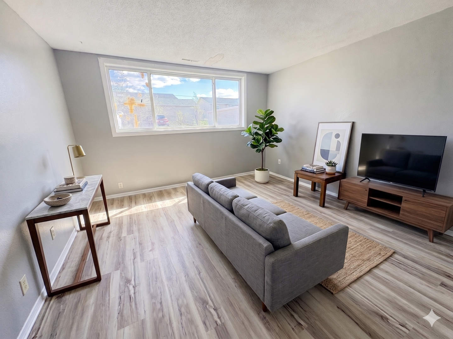 Waterloo Apartment: 1133 Dixon Dr