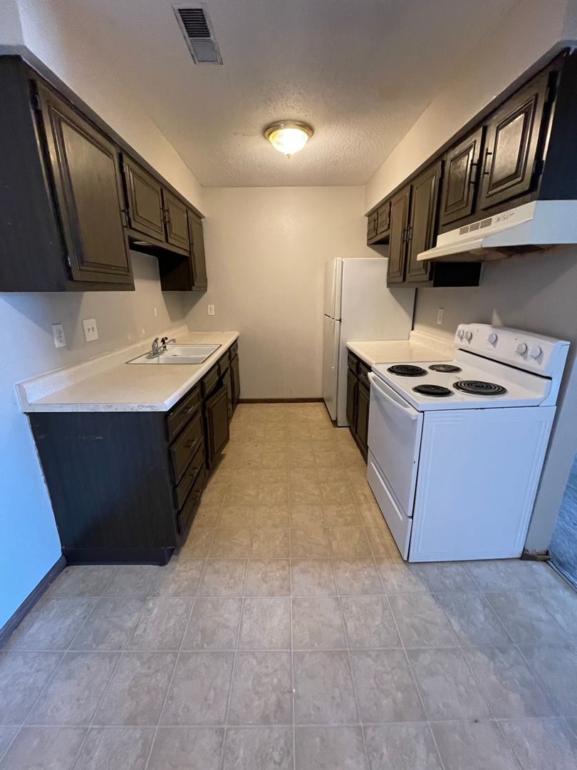 Waterloo Apartment: 3759 W 9th St