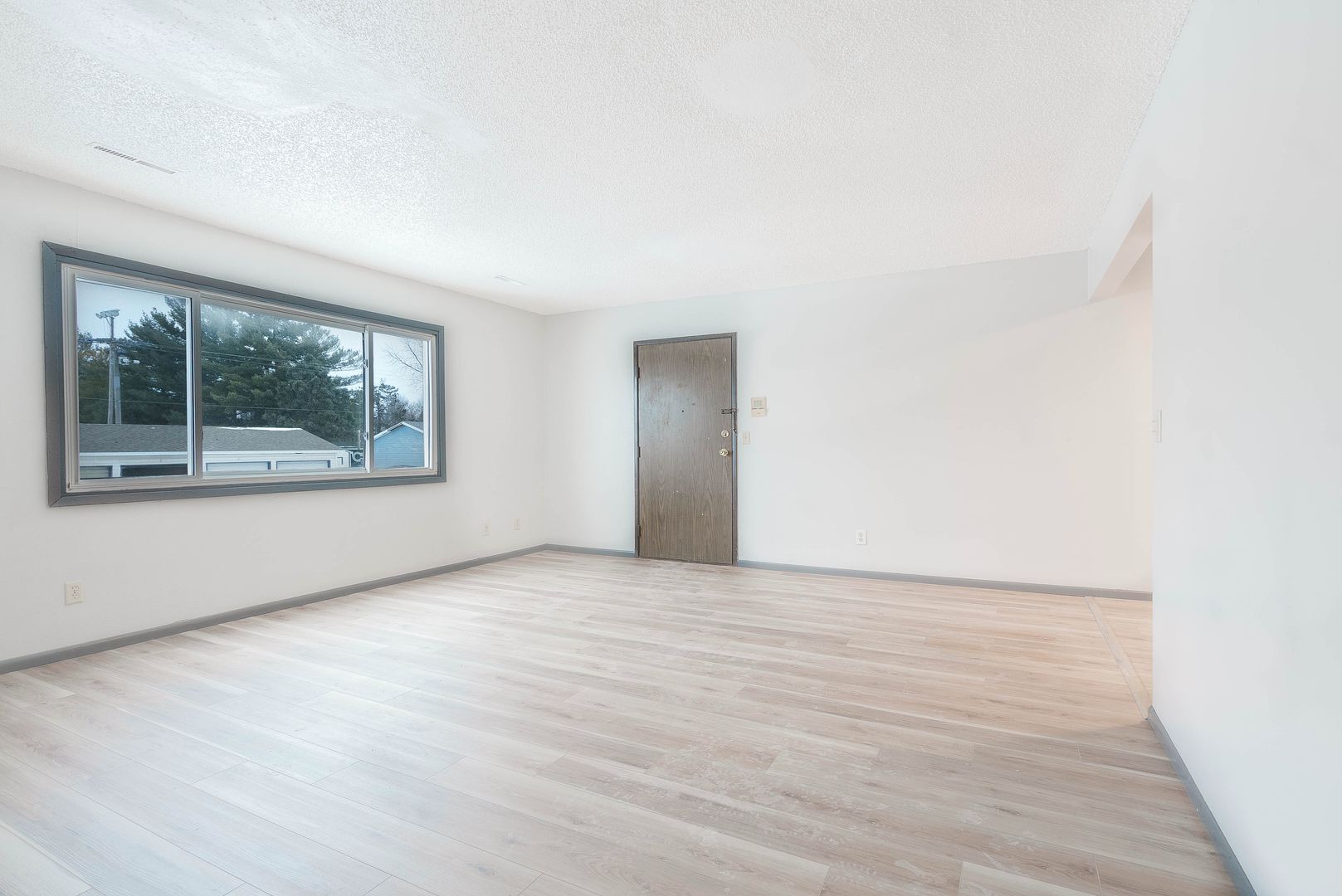 Waterloo Apartment: 1303 Ravenwood Rd