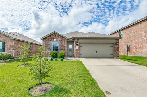 MOVE IN BY SEPTEMBER 18 AND RECEIVE YOUR FIRST FULL MONTH FREE WITH AN 18-MONTH LEASE! – photo 1