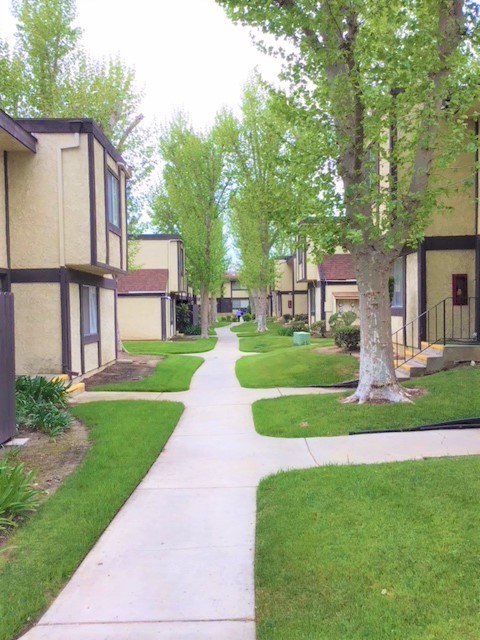 SIMI VALLEY Apartment: WOODSIDE APARTMENTS