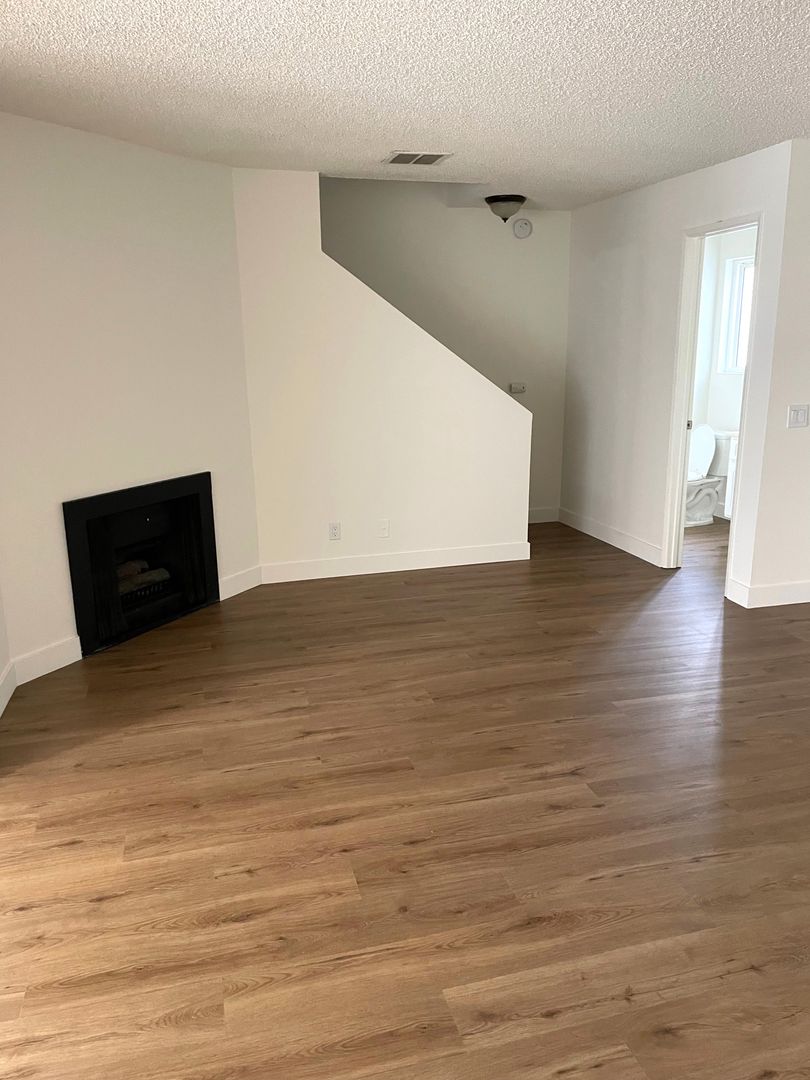 TARZANA Apartment: TARZANA TENNIS TOWNHOMES (HATTERAS)