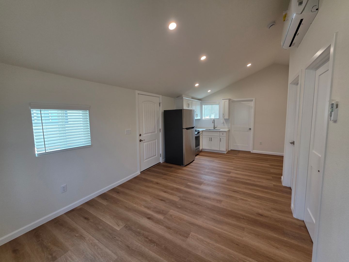 LAWNDALE Apartment: GREVILLEA APARTMENTS
