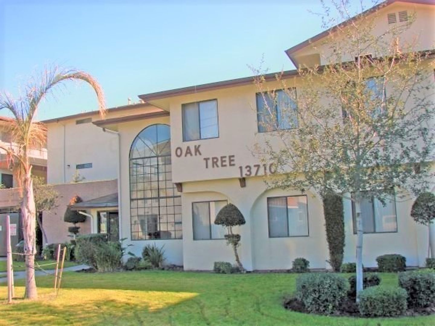 HAWTHORNE Apartment: OAKTREE