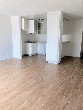 SPACIOUS STUDIO AND ONE BEDROOM APARTMENTS IN CENTRALLY LOCATED HAWTHORNE – photo 1