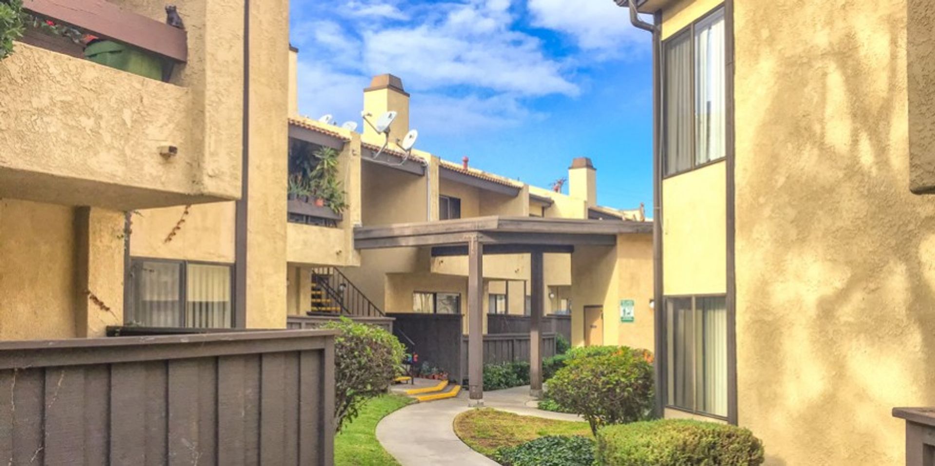 HARBOR CITY Apartment: SUMMER GLEN