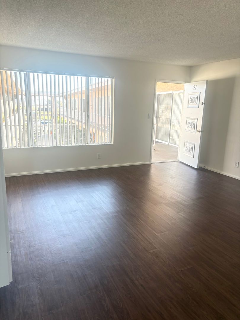 TORRANCE Apartment: MADISON SQUARE
