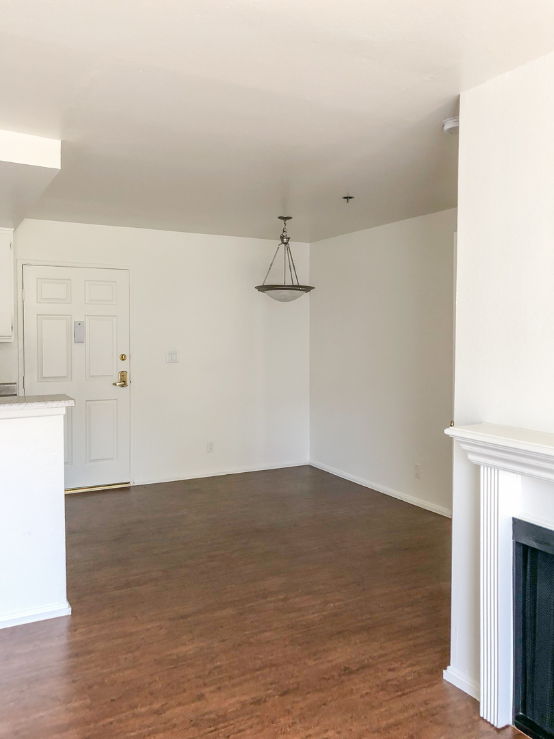 LOS ANGELES Apartment: RENO TOWERS