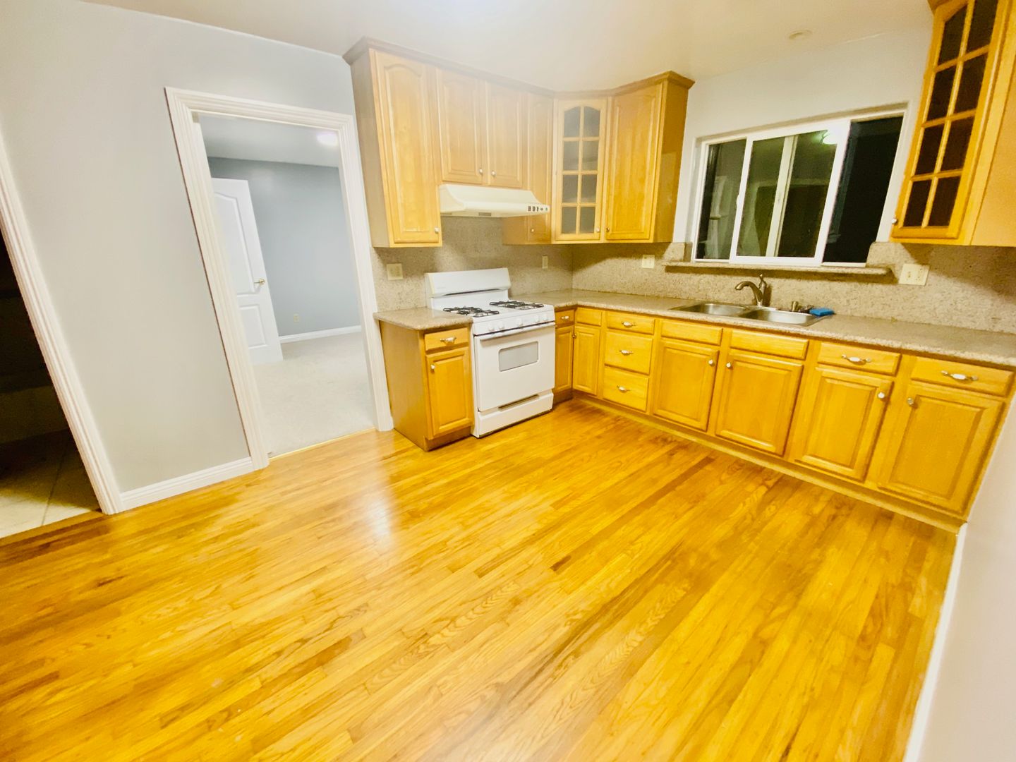 Alameda Apartment: 512 Central Ave