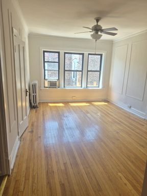 Pet Friendly Studio Apartment For Rent In Hyde Park! – photo 1