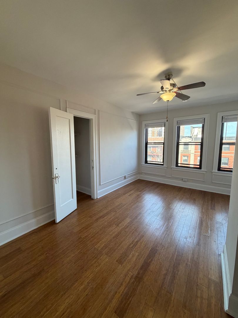 Chicago Apartment: 5326 South Cornell Avenue